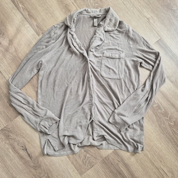 SKIMS Tops - Skims Soft Tan Lounge Shirt M